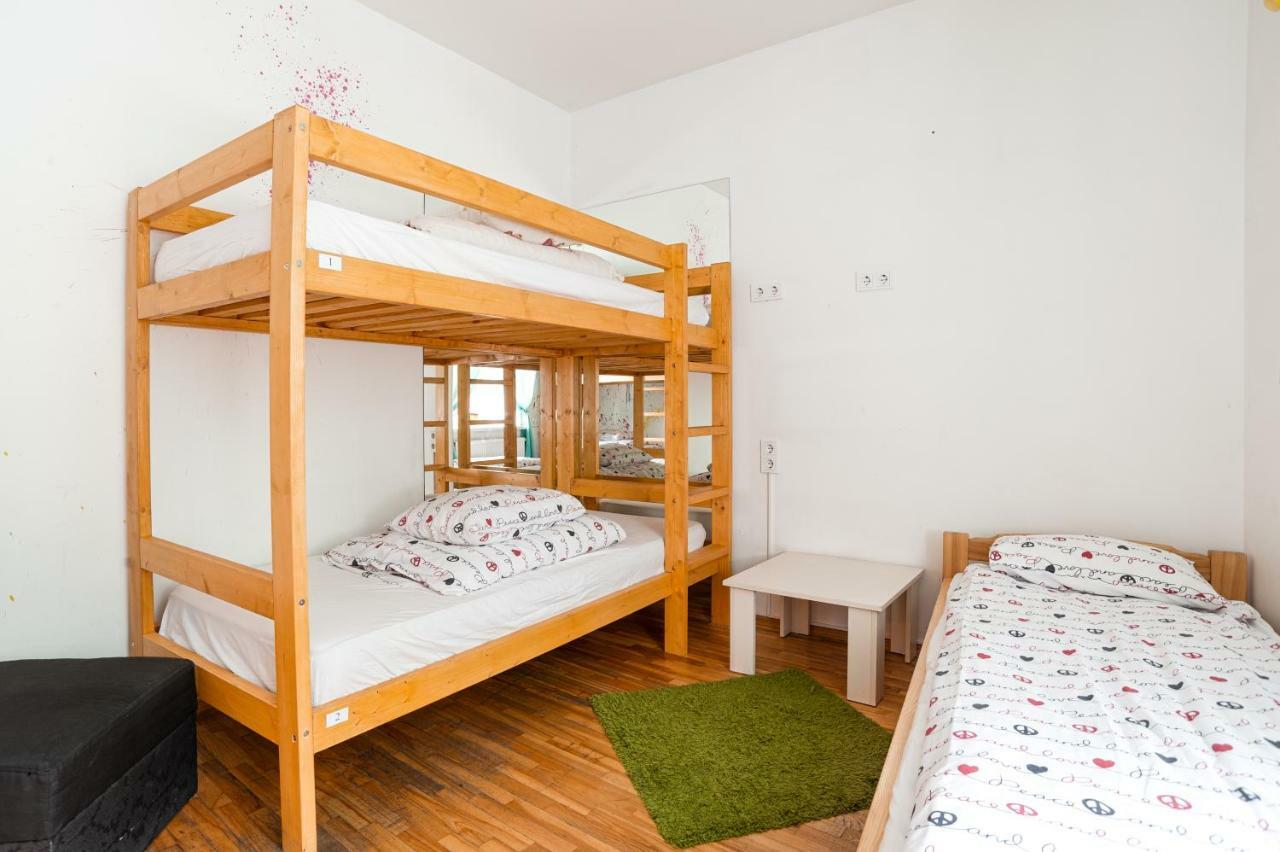 Pogo Hostel Wilno Zewnętrze zdjęcie A bunk bed